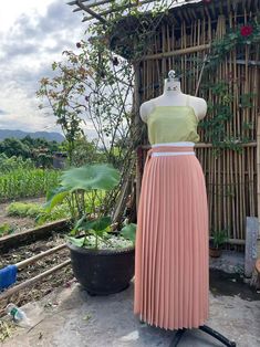 Plain pleated skirts that transcend dynasties. Wear as a petticoat or as-is, these versatile skirts are perfect for layering and adding contrast and color to your outfit! Custom made to fit you perfectly, these Baidiequn 百迭裙 (hundred pleated skirts) contain two large panels on the front and back with even pleating inbetween. Skirt can be styled to show the large panel on the front, back, or even side (a very fashionable way to style in the Song Dynasty). This item has a 20 day construction perio Summer Tulle Pleated Relaxed Skirt, Summer Tulle Pleated Skirt With Relaxed Fit, Flowy Tiered Skirt With Accordion Pleats, Summer Long Pleated Skirt, Summer Dress With Accordion Pleats, Summer Long Skirt With Pleated Hem, Flowy Tiered Dress With Accordion Pleats, Accordion Pleats Tiered Skirt, Summer Long Pleated Ruffled Skirt