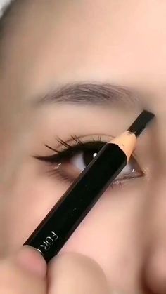 Amazon.com : iMethod Eyebrow Pen - iMethod Eye Brown Makeup, Eyebrow Pencil with a Micro-Fork Tip Applicator Creates Natural Looking Brows Effortlessly and Stays on All Day, Light Brown : Beauty & Personal Care Brow Ideas, Bentuk Alis, Eyebrow Makeup Tutorial, Drag Make-up, Eyebrow Makeup Tips