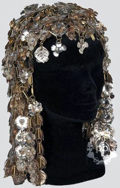 Paco Rabanne - Robe d'Intérieur et Coiffe - Pampilles Irisées Paco Rabanne Headpiece, Baroque Headpiece, Fashion Decades, Tiara Headpieces, Antique Collectors, En Pointe, Joan Of Arc, Chain Mail, Paco Rabanne