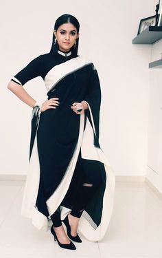 Hindi Clothes, Samantha Saree, Kirti Suresh, Stunning Photoshoot, Black And White Saree, Saree Pattern, Keerthi Suresh, Keerthy Suresh