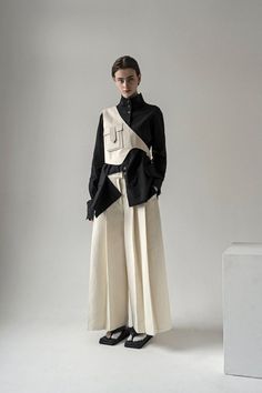 Deconstructed Shirt, Asymmetrical Vest, Genderless Fashion, Cream Butter, Pleated Trousers, Mode Inspo, The Cream, Pleated Pants, 가을 패션