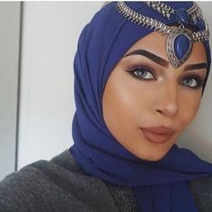 ♥ Hijabi Makeup, Hijab Turban Style, Pink Hijab, Hijab Store, Wrap Fashion, Eyebrow Jewelry, Head Wrap Styles, Hijab Trends, Hijabi Style