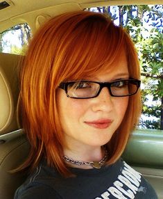 so cute! I like this cut. Tips For Thick Hair, Hair And Glasses, Chic Short Hair, Short Hair Color, Short Bob Hairstyles, Hair Color Trends, 50 Shades, Hair Today