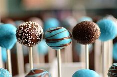 there are many blue and brown candies on the stick in front of each other