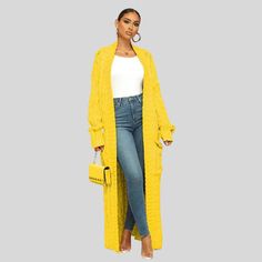 Unsere Theodora - Lange Strickjacke mit V-Ausschnitt ist ein Must-have für Ihre Wintergarderobe. Mit dieser vielseitigen Strickjacke in mehreren charmanten Farben bleiben Sie gemütlich und stilvoll. Yellow Cardigan, Winter Vest, Cardigan Long, Long Sweaters Cardigan, Cable Knit Cardigan, Cardigan Fashion