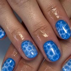 @douxnailsbb on Instagram: "FRESH WATER PLEASE 💦💦💦💦💦💦💦 @paulineotn . . . #instanails #nailart #nailartist #frenchnails #lovenails #handpainted #nailsofinstagram #nailaddict #colorsnails #marseillenails #gelxnails #nailsinspo #waternails" Mail Ideas Short Summer, Water Looking Nails, Under Water Nails, Nail Designs Ocean, Swimming Pool Nails, Pool Nail Art, Blue Water Nails, Water Effect Nails, Underwater Nail Art