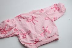 We have hopped on the ribbon train with this adorable pink bow sweater. Light weight, the sweetest shade of pink, and perfect for Spring. Good Morning Baby, Smiley Face Tee, Sweatshirt Romper, Trendy Bows, Shade Of Pink, Baby Dino, Bow Sweater, Knitted Romper, Corduroy Dress