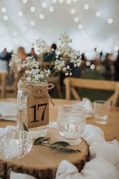 Easy-to-make rustic wedding centerpieces that add charm and style to wedding tables. Wedding Mason Jar Ideas, Mason Jar Center Pieces, Floating Candles Mason Jars, Mason Jar Center, Mason Jar Ideas, Mason Jar Wedding Favors, Table Numbers Wedding Diy, Wedding Farmhouse, Wedding Jars