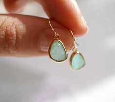 This Drop earrings will be perfect as bridesmaid wedding jewels  !!They are made with Glossy Gold plated and Mint Glass Stone Drop. Hearrings hooks are Gold plated.--*--*--*--*--*--*--*--*--*--*--*--*--*--*--*--*--*--*--∞ SIZE ∞- Lenth: 2 cm (0,8 in)- Stone: O,4 in x 0,3 in∞ MATERIAL ∞- Gold Plated, - Glass StoneNickel free jewelry !∞ COLOR ∞- Gold - Mint--*--*--*--*--*--*--*--*--*--*--*--*--*--*--*--*--*--*--THE PERFECT GIFT ❤All silverbird jewels are packed in an elegant jewelry box and ready Hypoallergenic Green Jewelry For Weddings, Delicate Birthstone Earrings For Wedding, Teardrop Birthstone Earrings For Wedding, Wedding Birthstone Drop Earrings, Teardrop Wedding Earrings With Birthstone, Rosary Chain Necklace, Mint And Gold, Drop Earrings Gold, Jewel Wedding