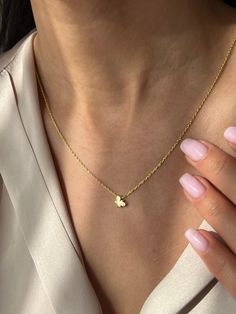 Beautiful minimalist butterfly to vibe whole summer 🦋 Get this cute jewelry made with the high quality elements✨ You can go with 925K Sterling Silver with the options of Gold, Rose Gold or White Gold finish Beautiful jewelry for everyone 💙 Details * 925K Sterling Silver → 14K Gold, Rose Gold or White Gold plated * Chain length is approximately 18 inches (16+2 in extender) / 45 cm (40+5 cm extender) * Time is important! You will receive your package as soon as possible 🚚 * We care about the qu Dainty Butterfly Pendant Necklace, Dainty 14k Gold Butterfly Necklace, Minimalist Sterling Silver Butterfly Necklace With Delicate Chain, Minimalist Sterling Silver Butterfly Necklace, Minimalist Butterfly, Tiny Butterfly, Dragonfly Jewelry, Jewelry Minimalist, Butterfly Necklace