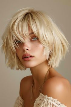 Hair Color Trends 2024 35 Ombre Hair Color For Brunettes, French Haircut, Short Balayage, Casting Creme Gloss, Long Sleek Hair, Short Haircuts With Bangs, Shaggy Short Hair, Corte Bob, Really Short Hair