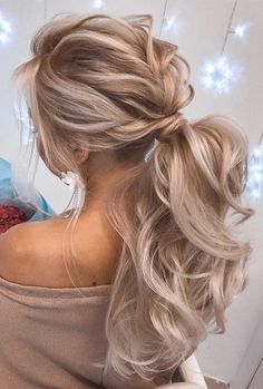 Natural Hair Updo Wedding, Messy Ponytail Hairstyles, Wedding Ponytail Hairstyles, Wedding Ponytail, Messy Hair Updo, Romantic Wedding Hair, Long Hair Updo, Wedding Elegant