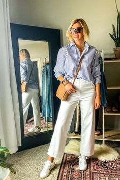 Cream Wide Leg Pants Outfits, Wide Leg White Pants Outfit, Cropped Trousers Outfit, Trousers Outfit Summer, White Wide Leg Pants Outfit, Cream Wide Leg Pants, White Pants Outfit Summer, White Blouse Outfit