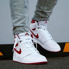 Sneaker Outfits, Sneaker Trend, Jordan Shoes Girls, Kicks Shoes, Jordan Shoes Retro, Shoes Sneakers Jordans, All Nike Shoes, Nike Shoes Jordans, Nike Air Shoes