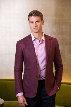 Burgandy Blazer Outfit, David Entinghe, Men Blazer Outfit, Burgandy Blazer, Men's Suiting, Jeans Blazer Outfit, Pink Shirt Men