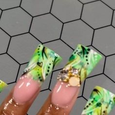 𝐀 𝐍𝐚𝐢𝐥 𝐓𝐞𝐜𝐡 𝐟𝗼𝐫 𝐭𝐡𝐞 𝐁𝐚𝐝𝐝𝐢𝐞𝐬💞💅🏽 on Instagram: "loving these green 90s nail art duck nails 😍😍😍💚 inspo: @uprisinglioness_ 💗 • • • • • • • #nails #nailartclub #nailart #nailswag #green #nailsofinstagram #explore #longnails #nailsdone #ducknails #nailgasm #nailstyle #nails #nailedit #celebritynails #glitter #acrylicnails #viral #glitternails #nyfw #bknailtech #explorepage #longnails #flnailtech #miaminailtech" Duck Nails 90s, Green Duck Nails Acrylic, Ombre Duck Nails, Duck Nails Green, Exotic Duck Nails, Green Duck Nails, Nail Recommendations, Duck Nails Design