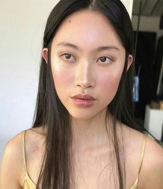 Maquillaje Glowy, Model Makeup Natural, Rosy Skin, Soft Make-up, Hairstyles Asian, Bride Hairstyle, Glowy Skin, Glowy Makeup, Makeup Natural