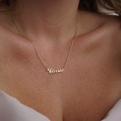 Carrie Bradshaw Necklace Jewelry, Customize Name Necklace, Carrie Bradshaw Necklace, Name Necklace Aesthetic, Necklace Name Design, Carrie Necklace, Customized Necklace, Name Necklace Gold, Necklace Outfit