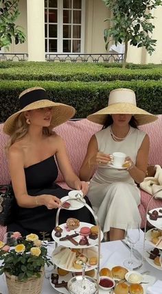 Southern Garden Party Attire, Polo Hat Outfit, Kentucky Derby Outfit, Derby Outfits, 사진 촬영 포즈, Money Aesthetic, Looks Street Style, Dress 12, Brunch Outfit