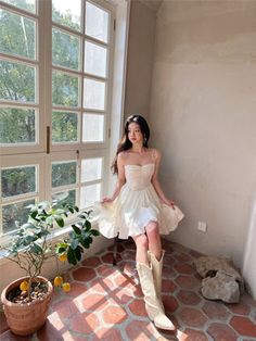 How To Pose In A Flowy Dress, Pose Women, Natural Outfit, Flow Skirt, Cottagecore Dresses, Sweet 17, Flowy Mini Dress, Dress Handmade, Clothing Photography