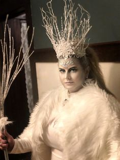 Ice Goddess Costume, Snow Queen Costume Diy, Winter Costume Ideas, King And Queen Costume, Beanie Ideas, Snow Queen Costume, Ice Queen Costume, Ice Queen Makeup, Cabaret Costume