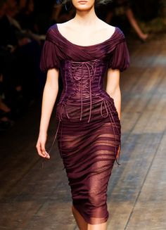 Dark Romantic Fashion, The World Is Quiet Here, Runway Fashion Couture, Quoi Porter, Dorian Gray, Fall 2014, Fancy Dresses, Purple Dress, Couture Fashion