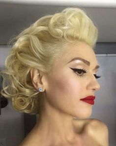 Backstage The Voice #TeamGwen Fifties Hairstyles, Pinup Hairstyle, Maquillage Pin Up, 50's Hairstyles, Faux Hawk Women, Gwen Stephanie, 1950s Makeup