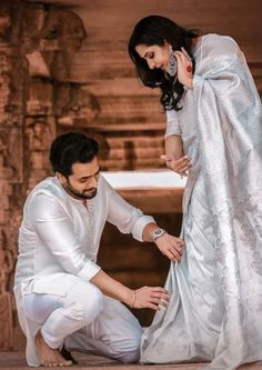 125 Pre Wedding Photoshoot Ideas To Bookmark! - Wedbook Marriage Photoshoot, How To Pose For Pictures, Foto Top, Indian Wedding Couple Photography, Pre Wedding Photoshoot Outdoor, Bride Photography Poses