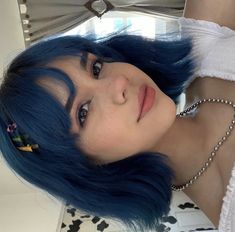 Blue Hair Aesthetic, Short Blue Hair, Pretty Hair Color, Shot Hair Styles, Short Hair Color, Hair Color Blue, Hair Dye Colors