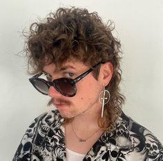 Retro Hairstyle with Perm Mullet and Moustache Mullet Ideas For Men, Perm Mullet, Permed Mullet, Mullet Ideas, Permanent Curls, Retro Hairstyle, Mullet Hair, Short Permed Hair, Akali League Of Legends