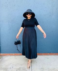 Fall Sunday Outfits, How To Style Pleated Skirt, Black Pleated Skirt Outfit, Full Black Outfit, Modest Christian Clothing, Smart Casual Women Outfits, Curvy Casual Outfits, Dress Maker, Black Skirt Outfits