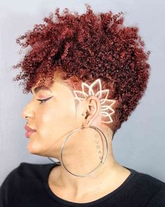 pixie-with-shaved-sides-and-designs-for-black-women Pixie Cuts For Black Women, Combover Hairstyles, Short Natural Curls, Natural Hair Haircuts, Short Textured Hair, Shaved Design, Short Shaved Hairstyles, Shaved Hair Designs