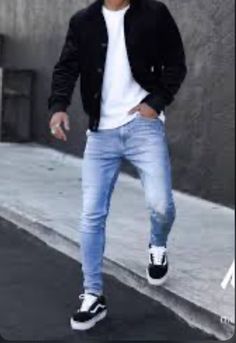 Winter Outfits Men 2022, Grey Jeans Outfit Men, Mens Fashion Ideas, Vans Outfit Men, Fashion Outfits Aesthetic, Mens Fashion Rugged Simple, Casual Outfit Summer, Black Outfit Men