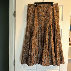 Veronika Beard Panola Tiered Floral Print, Skirt In Cinnamon Brown Collar , Size 12 , Concealed Back Zip Pull On Style 100% Cotton Dry Clean About 33” Long Like New , Great Condition Cinnamon Brown, Floral Midi Skirt, Floral Print Skirt, Print Skirt, Veronica Beard, Women Skirts Midi, Cinnamon, Midi Skirt, Womens Skirt