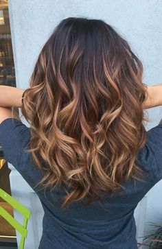 Rambut Brunette, Wavy Hairstyles Medium, Blond Balayage, Thick Wavy Hair, Balayage Blonde, Gorgeous Hair Color, Haircut Styles, Wavy Hairstyles, Haircuts For Wavy Hair