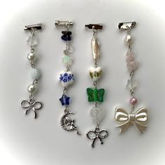 Diy Jewelry Rings, Pretty Jewelry Necklaces, Matching Keychains, Jewerly Beads, Bead Charms Diy, Jewelry Accessories Ideas, Handmade Wire Jewelry, Beaded Accessories, Girly Jewelry