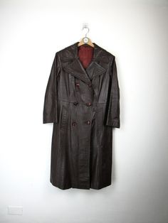 Long genuine leather coat for women, vintage 70s, dark brown color, double-breasted closure, has 2 front pockets S size Measures Shoulder width: 44cm Length from shoulder to wrist: 55cm Armpit to armpit width: 56cm Length: 110cm Conditions: EXCELLENT - It shows signs of wear on the internal lining, due to natural consumption Our garments are all vintage and second hand. Any signs of wear or defects are documented with photos and description. For any questions, photos, videos we are at your dispo Retro Brown Double-breasted Outerwear, Vintage Brown Outerwear With Double Button Closure, Vintage Double-breasted Leather Jacket For Fall, Brown Double-breasted Leather Outerwear, Leather Coat Womens, 70s Women, Coat For Women, Dark Brown Color, Women Vintage