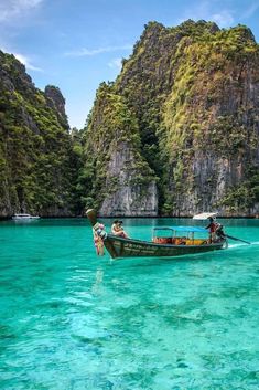 Ko Phi Phi, Phi Phi Islands, Thailand Things To Do In Thailand, Phi Phi Thailand, Islands Thailand, Backpacking Asia, Bali Beaches, Travel Jobs, Koh Tao