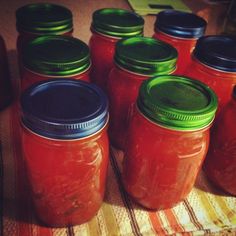 there are many jars with lids on the table