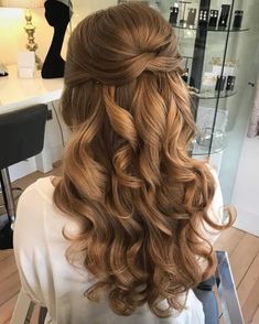 Hochzeit Haar |  # Prom Hair Styles For Long Hair Half Up Curly, Curled Hair Big Curls, Romantic Half Up Half Down, Hairstyles For Prom Half Up Half Down, Curled Hair Half Up Half Down, Half Up Half Down Hair Curled, Peinados De Graduacion Suelto, Prom Hair Curly, Half Up Prom Hair