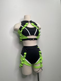 Electric Outfit Aesthetic, Rave Gear Women, Female Rave Outfits, Black And Neon Outfit, Rave Style Outfits, Neon Outfit Ideas, Rave Harness, Rave Outfit Women, Body Harness Outfits