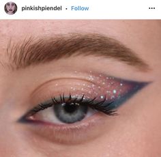 Full Face Makeup Prom, Day Party Makeup Look, Starry Eye Makeup, Ocean Eyes Makeup, Eyeshadow Inspo Simple, Graduation Eye Makeup, Space Eye Makeup, Acotar Makeup, Light Blue Eyeshadow Looks