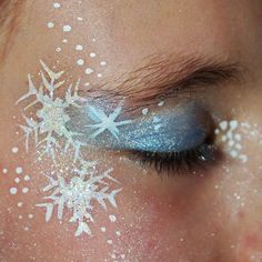 DIY Snowflake Christmas Costume Idea Karneval Inspiration, Snowflake Costume, Snowflake Makeup, Frozen Makeup, Face Paint Kit