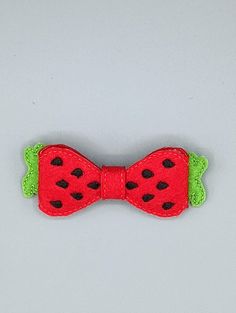 Cute felt and sewn strawberry bow Strawberry Hair, Bday Gift, Bday Girl, Cute Strawberry, Barrette Clip, Girls Bows, Hair Bows, Hair Clips, Felt