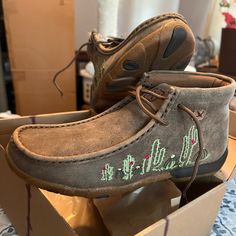 Twisted X - Bomber Cactus Nwt - Size 8. Brown With Embroidered Cactus Driving Moccasins Womens, Farm Shoes, Horse Reins, Turquoise Boots, Embroidered Cactus