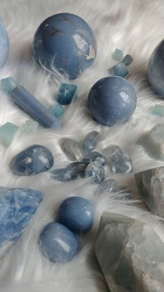 Witchy Blue Aesthetic, Blue Crystals Aesthetic, Blue Spiritual Aesthetic, Aesthetic Crystals, Crystal Core, Pretty Crystals, Stones Aesthetic, Crystals Blue, Crystal Room