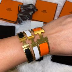 Herms Orange Like New Clic Clac H Wide Enamel Bracelet 1”L* 1”W* 1h Condition: Like New Comes With A Box, Booklet And Ribbon Chanel Sublimage, Pandora Bracelet Charms Ideas, Ways To Tie Scarves, Hermes Twilly Scarf, Jewelry Stacking, Stacked Bracelets, Kate Spade Bracelet, Hermes Bracelet, Hermes Orange