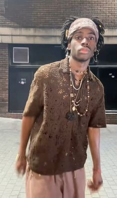 angelxaf on instagram, earthy vibes asf Hippy Guys, Men Earthy Outfit, Neo Soul Outfits Men, Spiritual Outfits Men, Earthy Fits Men, Men Boho Outfit, Earthy Guy Outfits