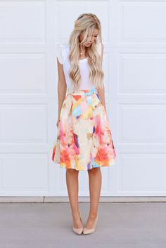 20 Trendy Spring Outfit Ideas | The Crafting Nook by Titicrafty Long Flared Skirt, Girly Outfit, Skirt Maxi, Outfit Trends, Outfits Spring, Fashion Spring, Maxi Skirts, Casual Winter Outfits, Komplette Outfits