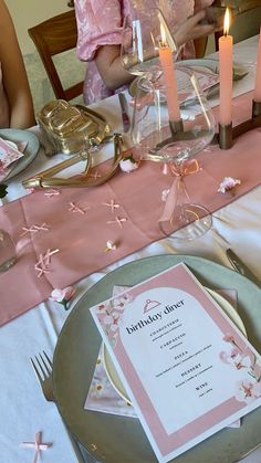 Sweet 16 Meal Ideas, 16th Birthday Dinner Party, Food For Birthday Party For Teens, 18th Birthday Brunch Ideas, Simple Birthday Table Set Up, Sweet 16 Food Ideas Dinners, Private Birthday Dinner Party, Bday Dinner Ideas, Home Birthday Dinner